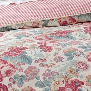Pottery Barn King Elia Floral Duvet Cover with Shams